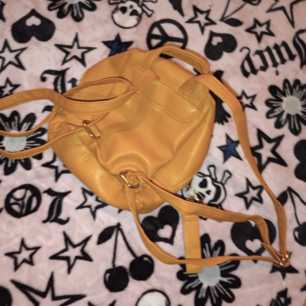 backpack - Picture 2 of 5